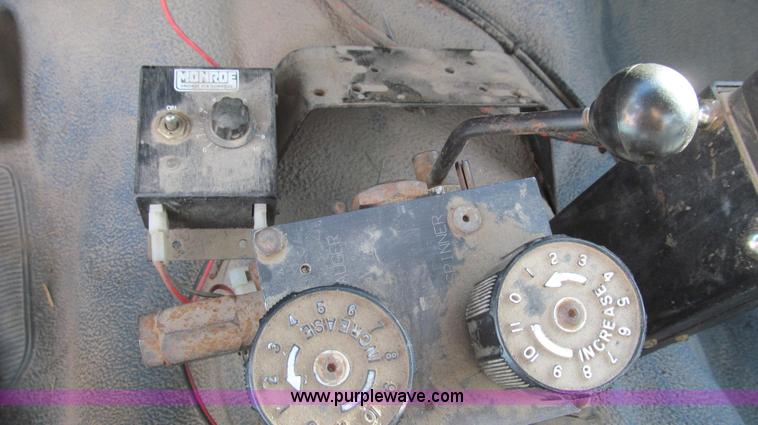 image for item E3645 1995 Ford F350 XL flatbed truck