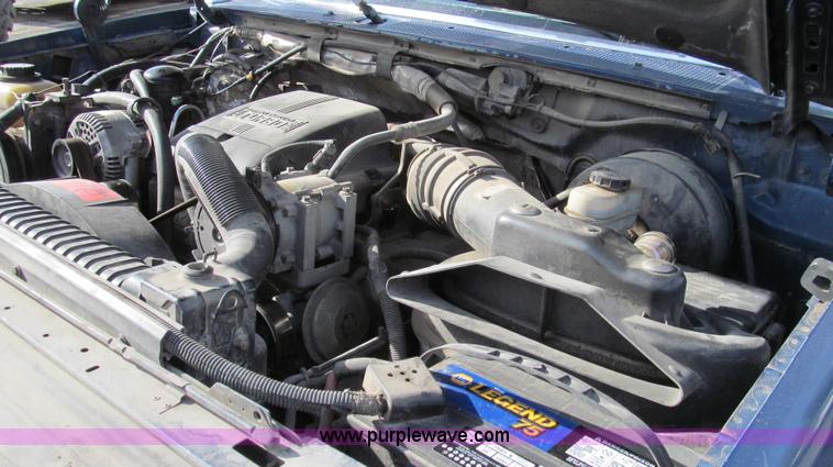 image for item E3645 1995 Ford F350 XL flatbed truck