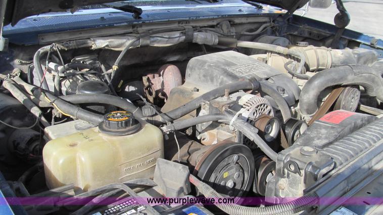 image for item E3645 1995 Ford F350 XL flatbed truck