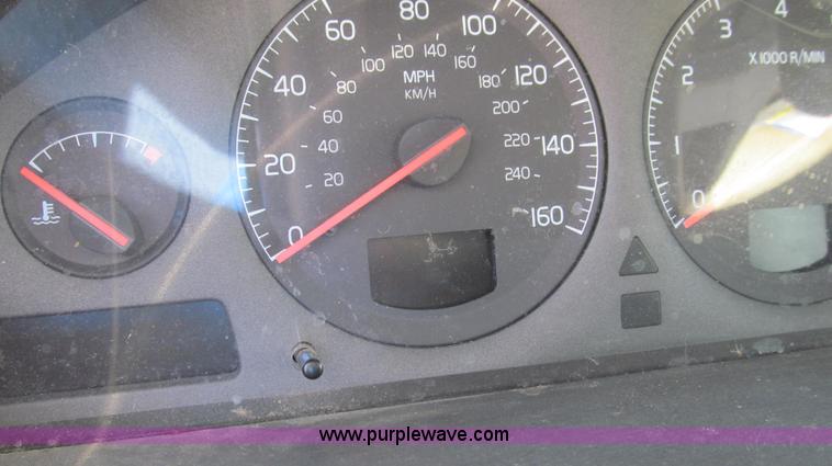 image for item E3784 2001 Volvo S60