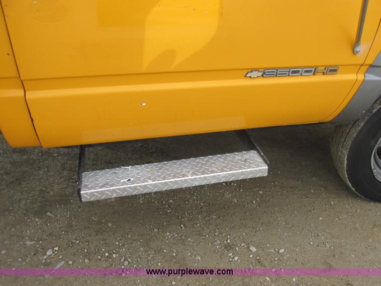 image for item E7120 1997 Chevrolet 3500 HD pickup truck