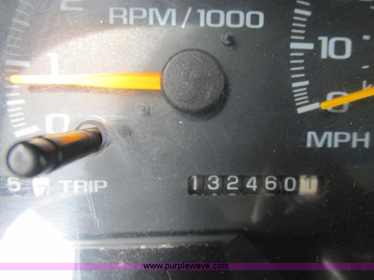 image for item E7120 1997 Chevrolet 3500 HD pickup truck