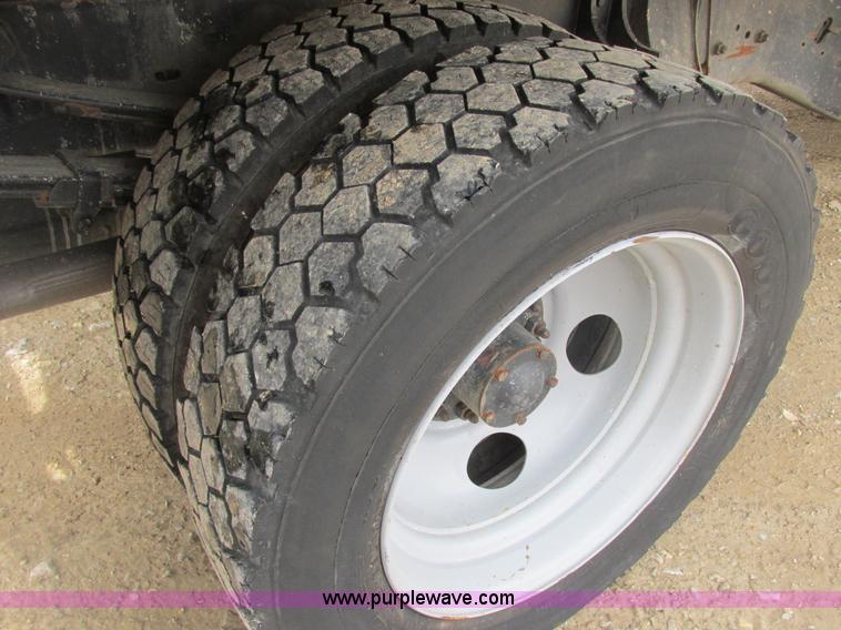 image for item E7120 1997 Chevrolet 3500 HD pickup truck