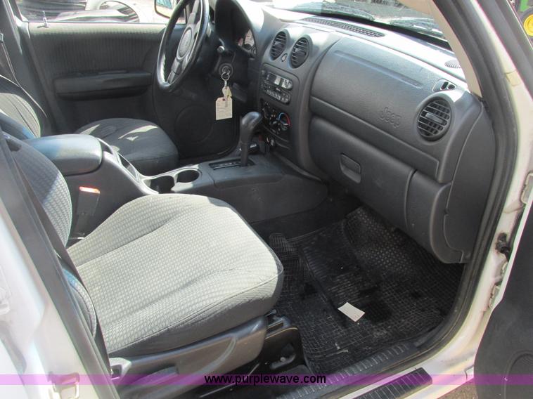 image for item E7121 2002 Jeep Liberty Sport