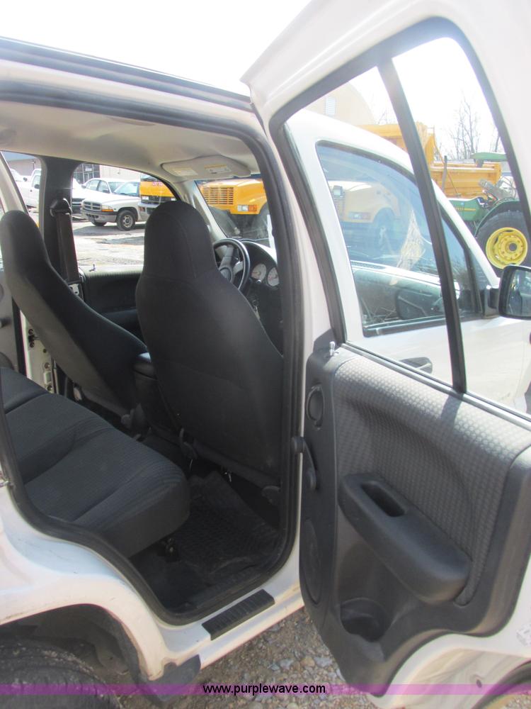 image for item E7121 2002 Jeep Liberty Sport