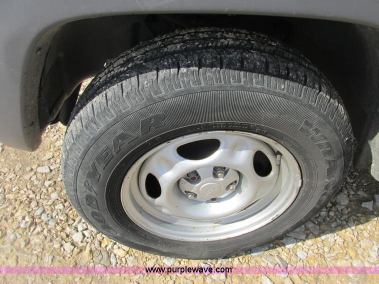 image for item E7121 2002 Jeep Liberty Sport