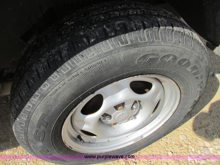 image for item E7121 2002 Jeep Liberty Sport