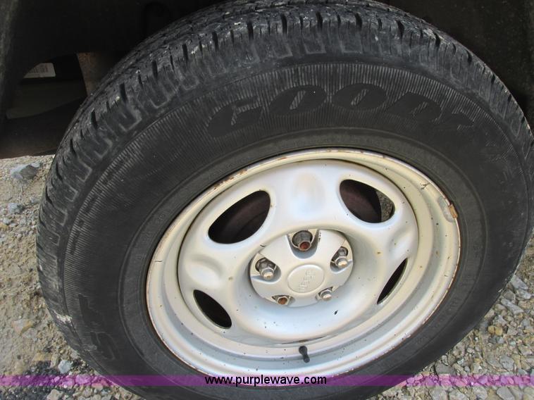 image for item E7121 2002 Jeep Liberty Sport