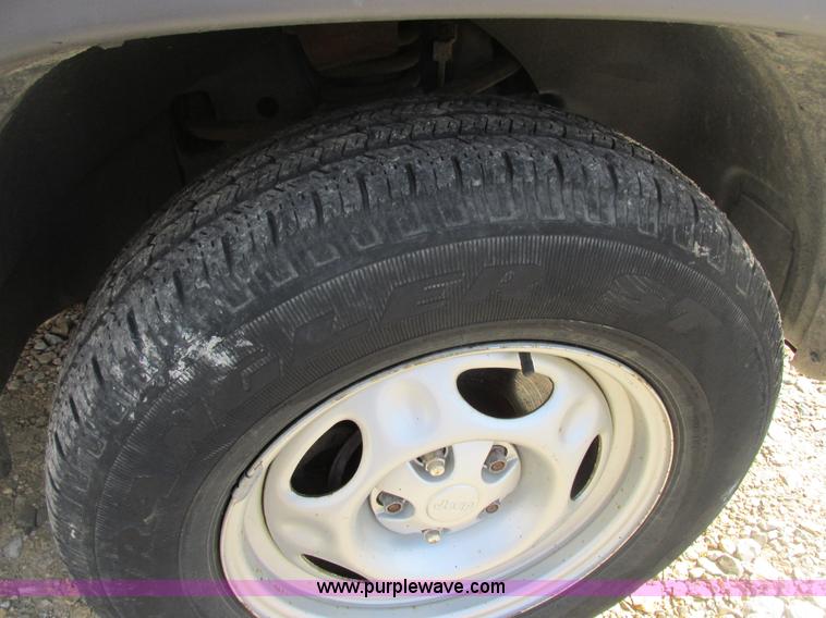 image for item E7121 2002 Jeep Liberty Sport