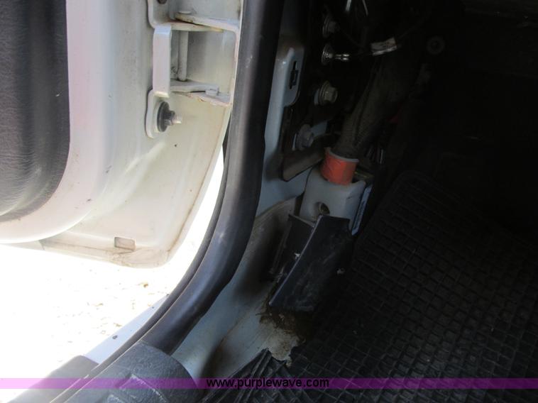 image for item E7121 2002 Jeep Liberty Sport