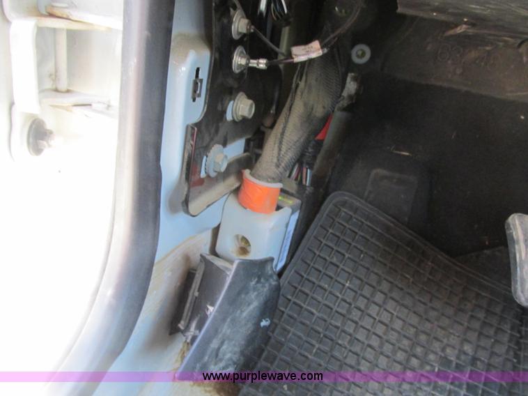 image for item E7121 2002 Jeep Liberty Sport