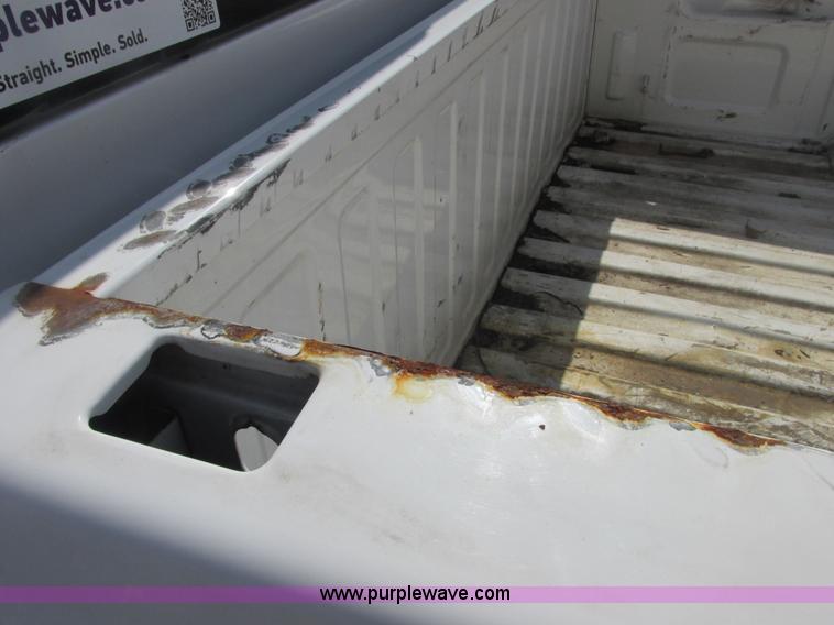 image for item E7122 2002 Chevrolet Silverado 1500 LS pickup truck