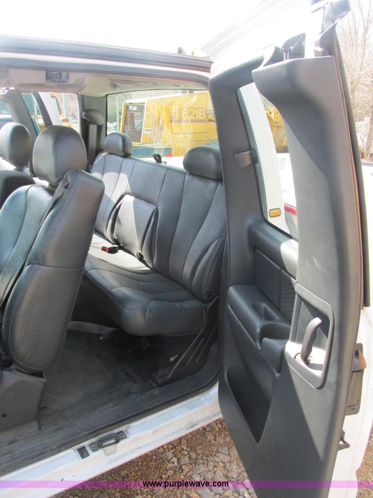 image for item E7122 2002 Chevrolet Silverado 1500 LS pickup truck