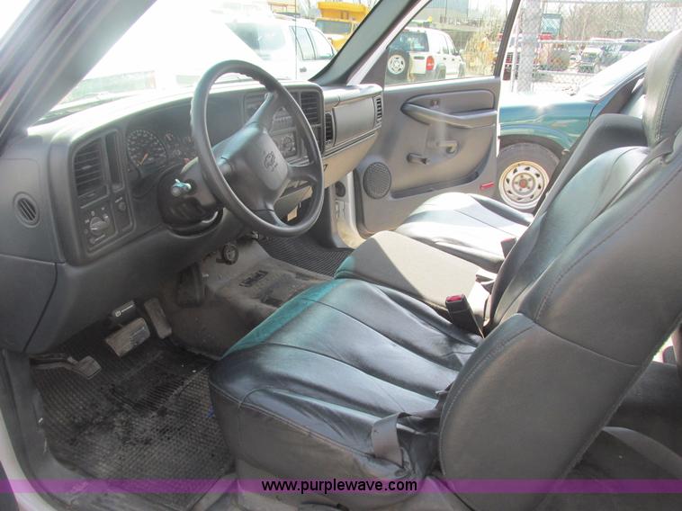 image for item E7122 2002 Chevrolet Silverado 1500 LS pickup truck