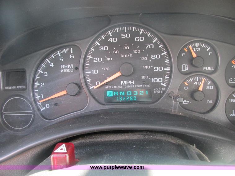 image for item E7122 2002 Chevrolet Silverado 1500 LS pickup truck