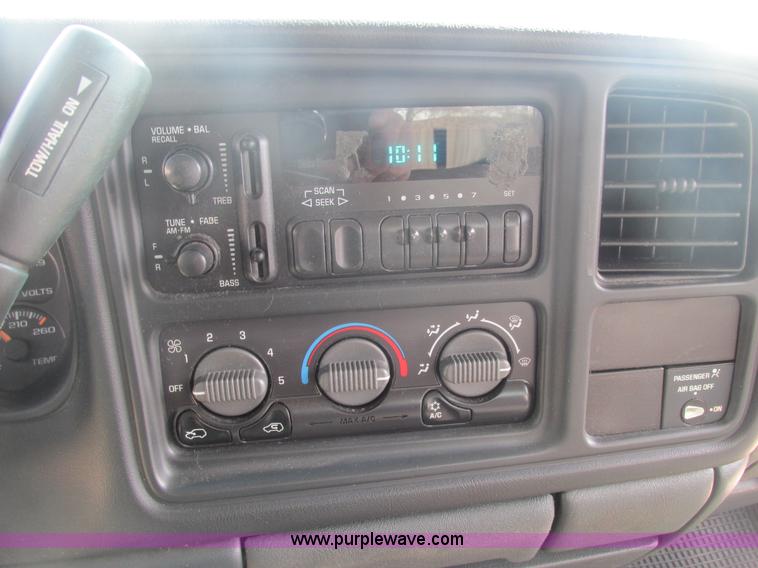 image for item E7122 2002 Chevrolet Silverado 1500 LS pickup truck