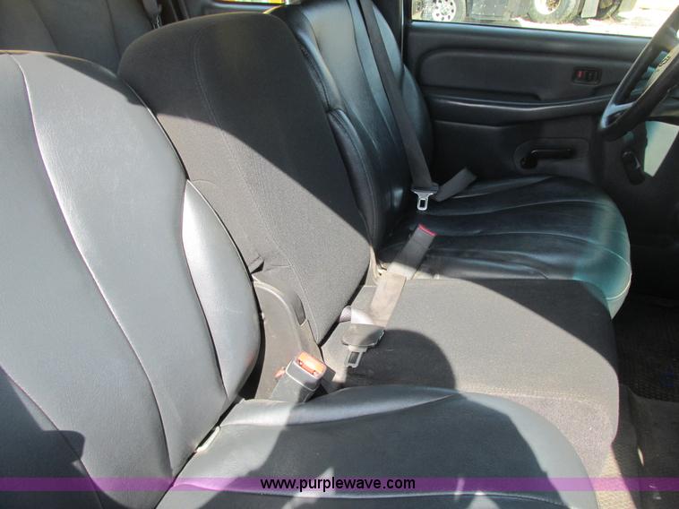 image for item E7122 2002 Chevrolet Silverado 1500 LS pickup truck