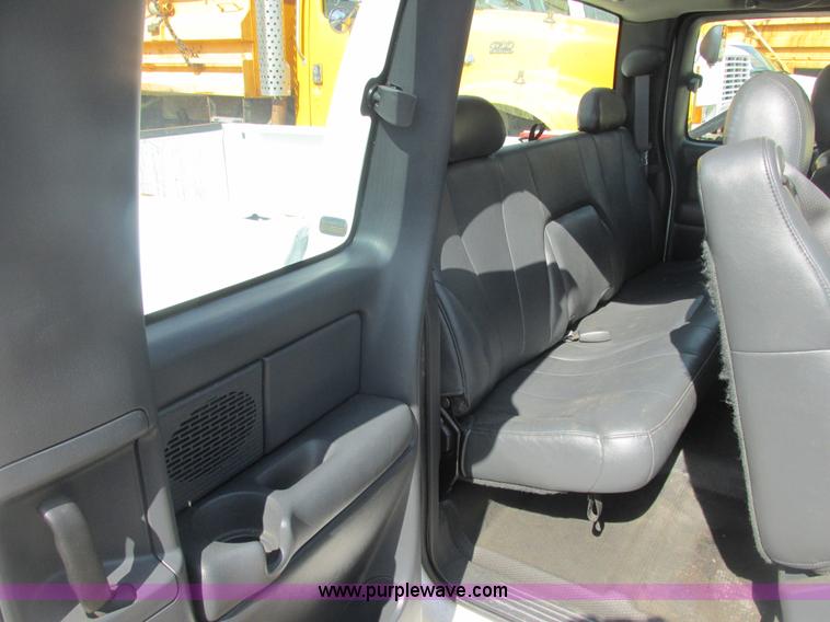 image for item E7122 2002 Chevrolet Silverado 1500 LS pickup truck