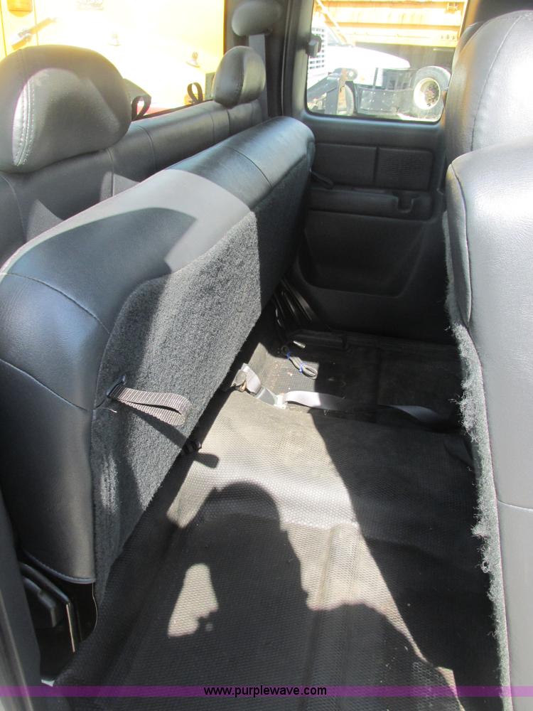 image for item E7122 2002 Chevrolet Silverado 1500 LS pickup truck