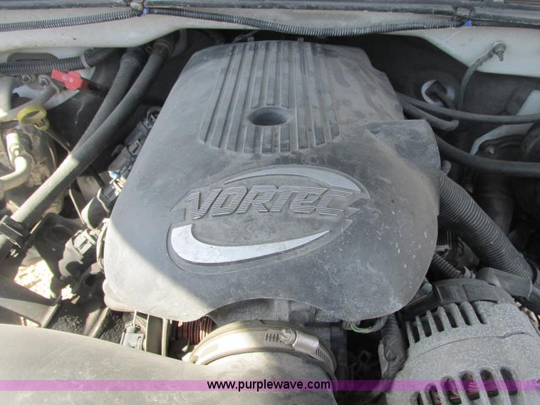 image for item E7122 2002 Chevrolet Silverado 1500 LS pickup truck