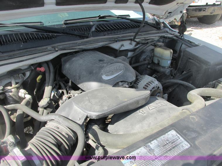 image for item E7122 2002 Chevrolet Silverado 1500 LS pickup truck