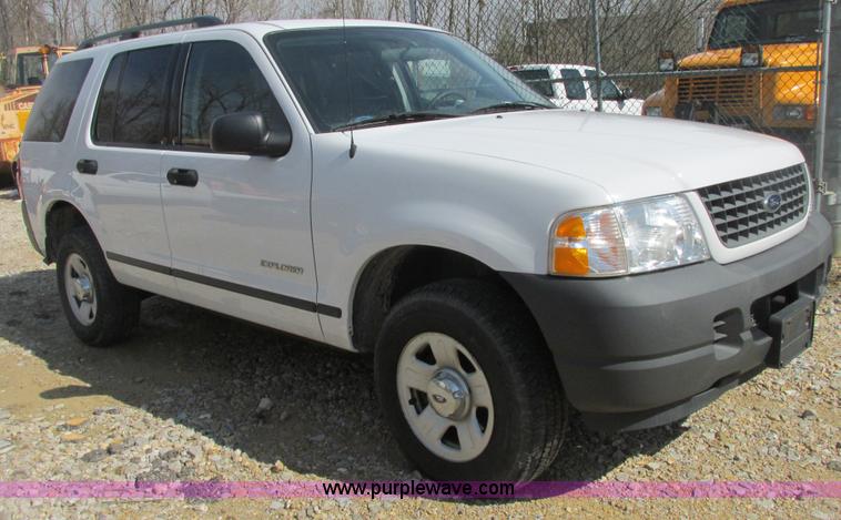 image for item E7123 2004 Ford Explorer XLS SUV