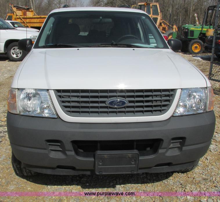 image for item E7123 2004 Ford Explorer XLS SUV