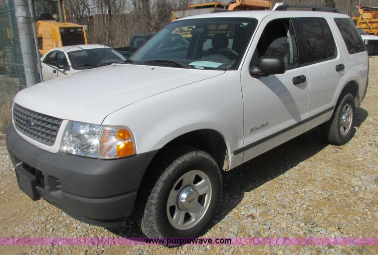 image for item E7123 2004 Ford Explorer XLS SUV