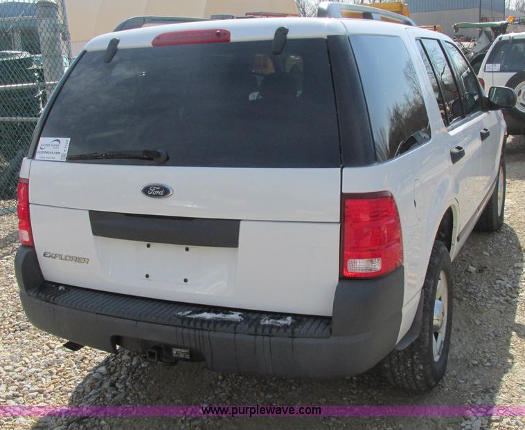 image for item E7123 2004 Ford Explorer XLS SUV