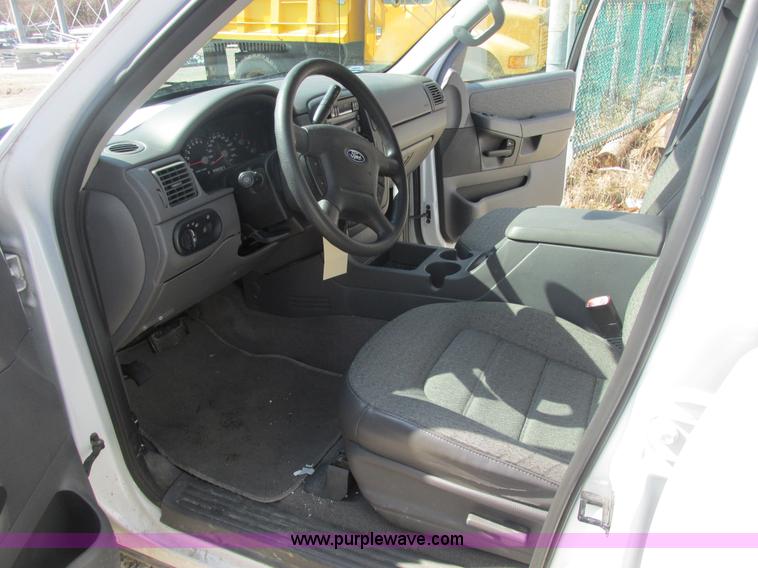 image for item E7123 2004 Ford Explorer XLS SUV
