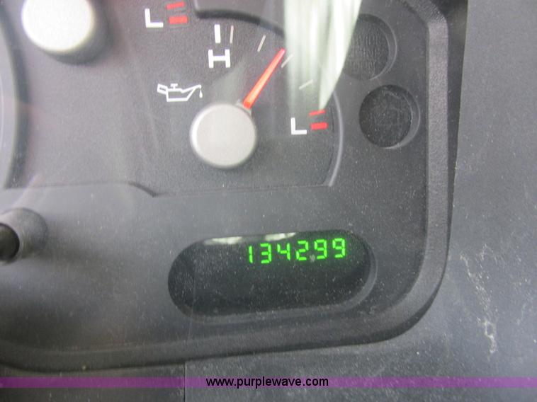 image for item E7123 2004 Ford Explorer XLS SUV