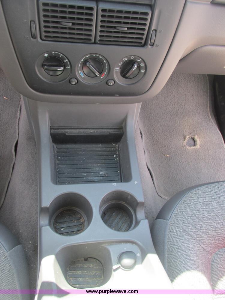 image for item E7123 2004 Ford Explorer XLS SUV