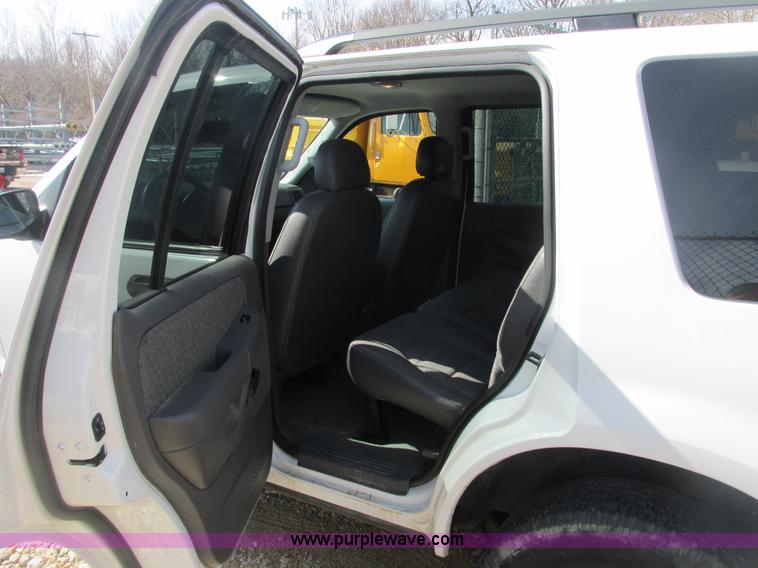 image for item E7123 2004 Ford Explorer XLS SUV