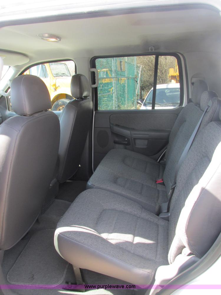 image for item E7123 2004 Ford Explorer XLS SUV