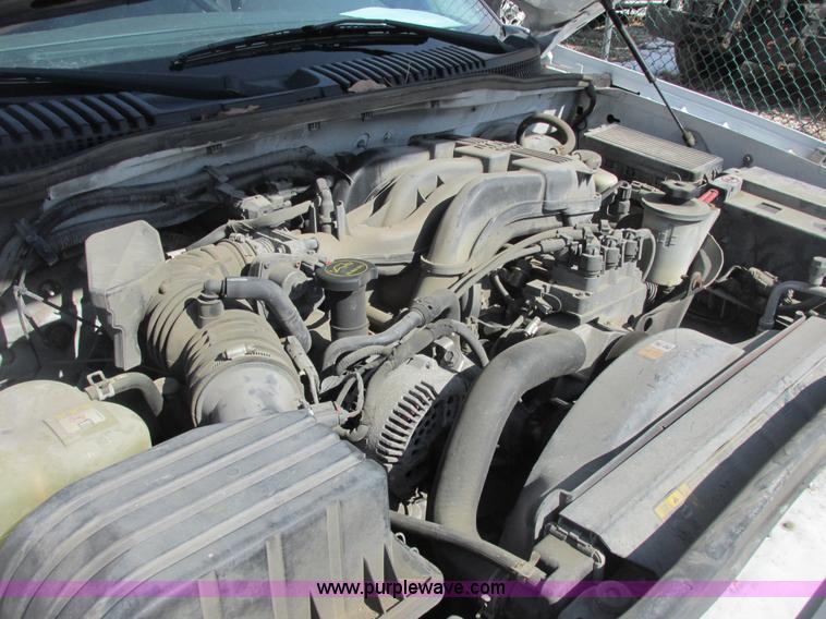 image for item E7123 2004 Ford Explorer XLS SUV