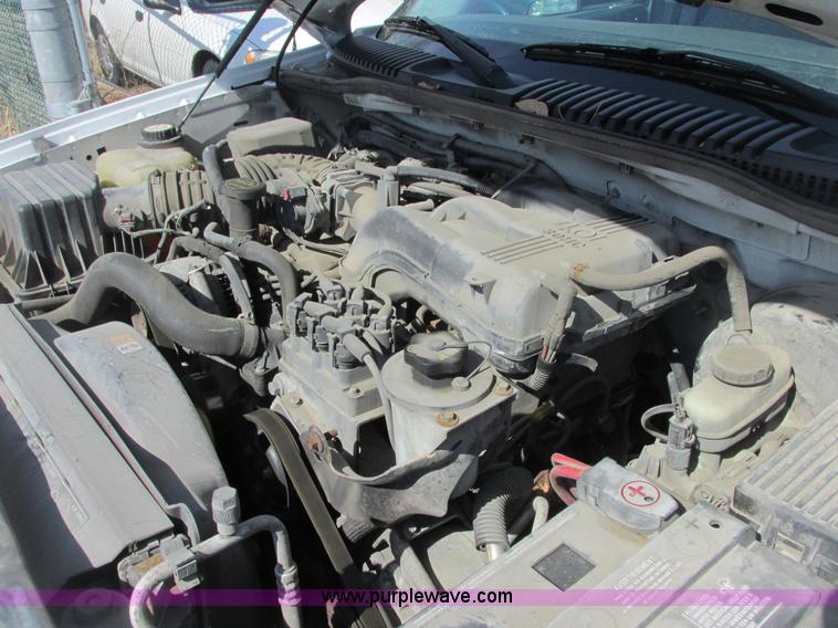 image for item E7123 2004 Ford Explorer XLS SUV