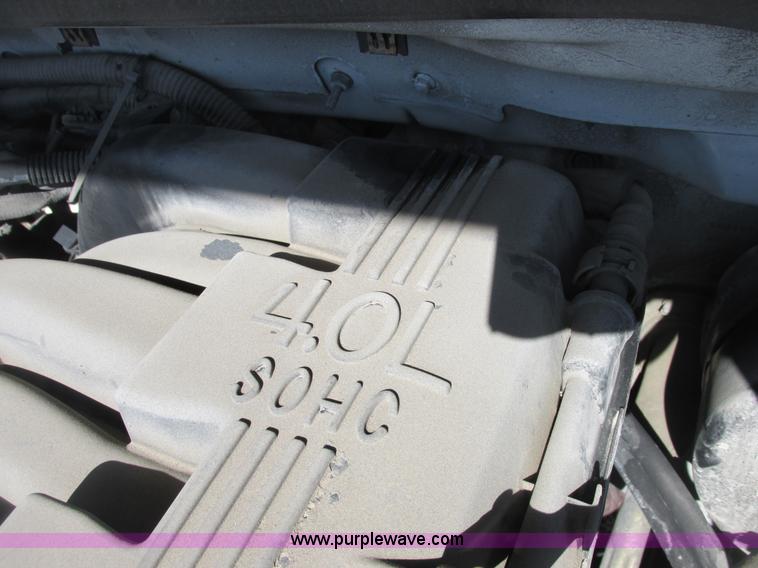 image for item E7123 2004 Ford Explorer XLS SUV