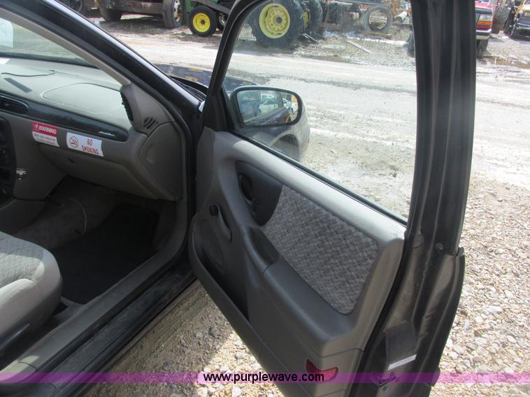 image for item E7124 2000 Chevrolet Malibu