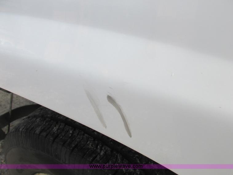 image for item E7125 2004 Chevrolet Silverado C1500 pickup truck