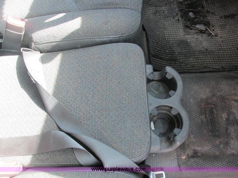 image for item E7125 2004 Chevrolet Silverado C1500 pickup truck