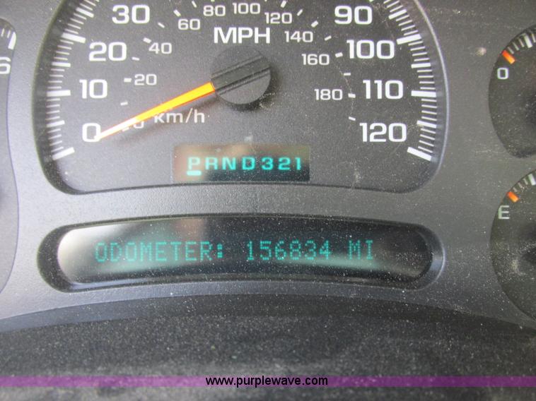 image for item E7125 2004 Chevrolet Silverado C1500 pickup truck