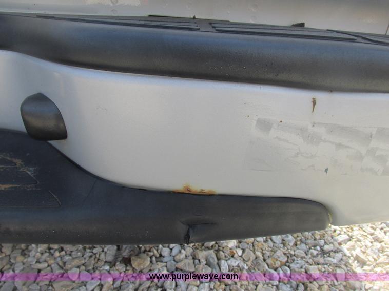 image for item E7125 2004 Chevrolet Silverado C1500 pickup truck