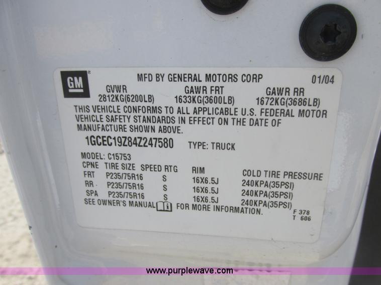 image for item E7125 2004 Chevrolet Silverado C1500 pickup truck