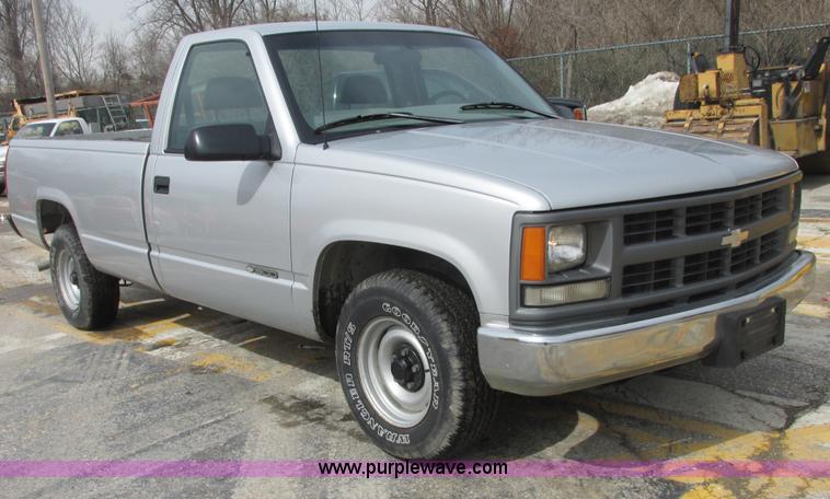 image for item E7126 1997 Chevrolet Cheyenne C1500 pickup truck