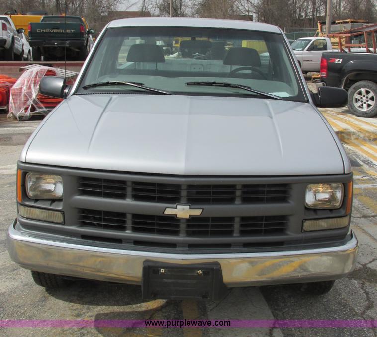 image for item E7126 1997 Chevrolet Cheyenne C1500 pickup truck
