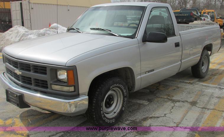 image for item E7126 1997 Chevrolet Cheyenne C1500 pickup truck
