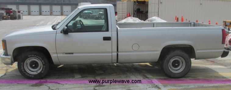 image for item E7126 1997 Chevrolet Cheyenne C1500 pickup truck