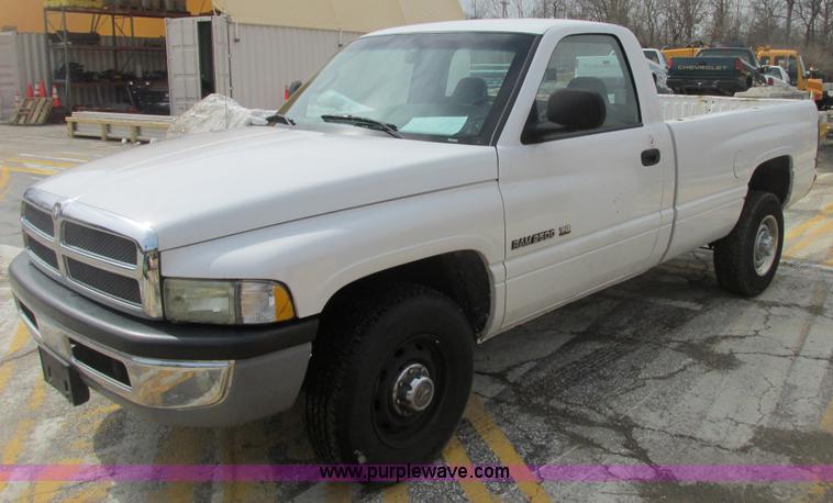 image for item E7127 2002 Dodge Ram 1500 pickup truck