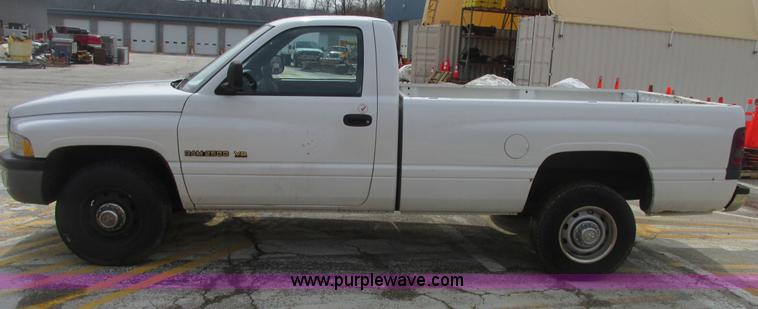 image for item E7127 2002 Dodge Ram 1500 pickup truck