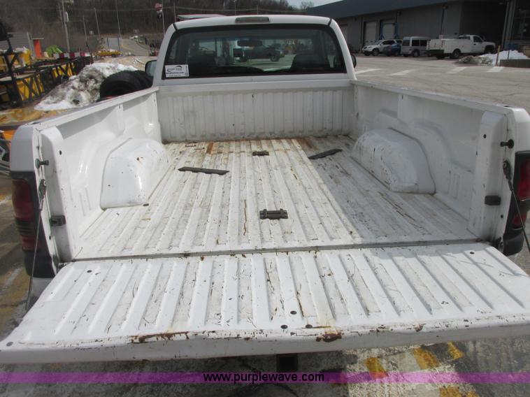 image for item E7127 2002 Dodge Ram 1500 pickup truck